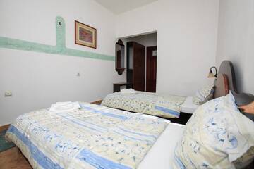 Фото номера Двухместный номер с 2 отдельными кроватями Отель Kareliya Complex г. Strumyani 5